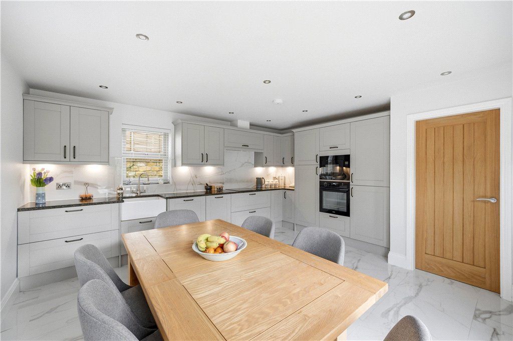 Property photo 2 of 17 Dining Kitchen