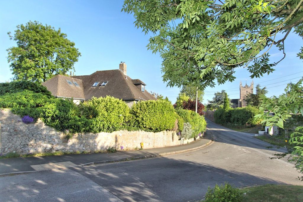 Property photo 3 of 21