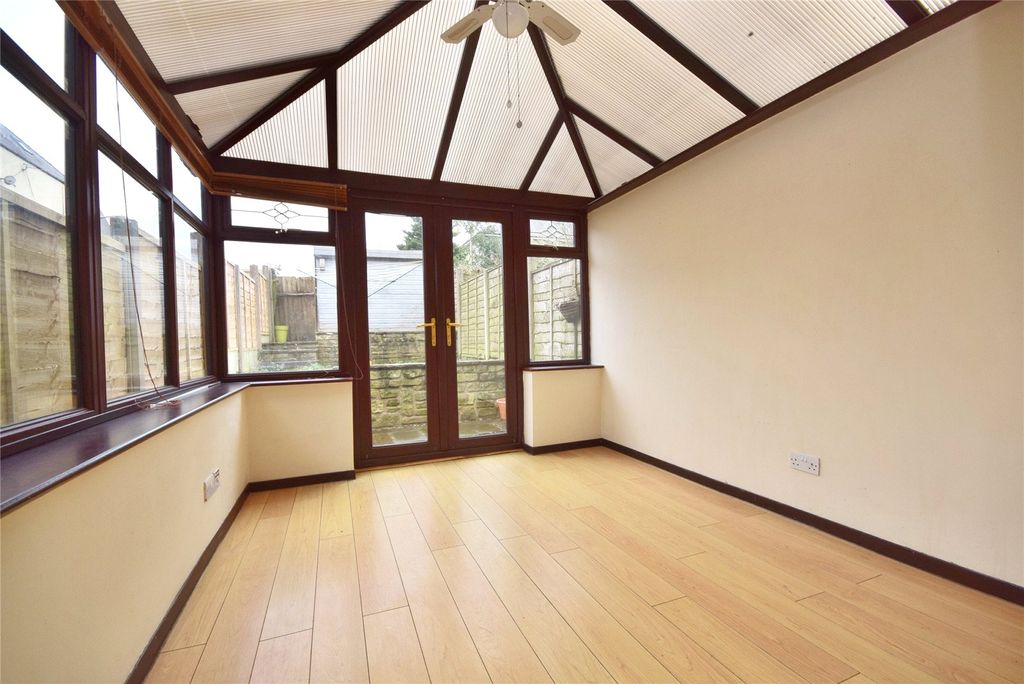 Property photo 3 of 11 Conservatory