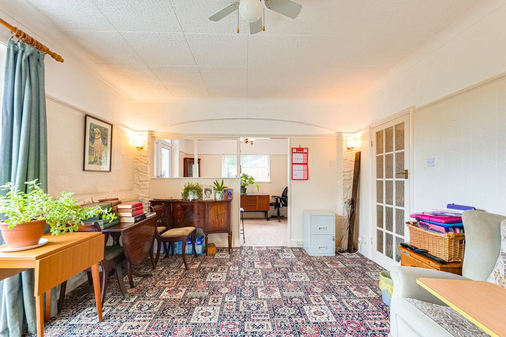 Property photo 2 of 32
