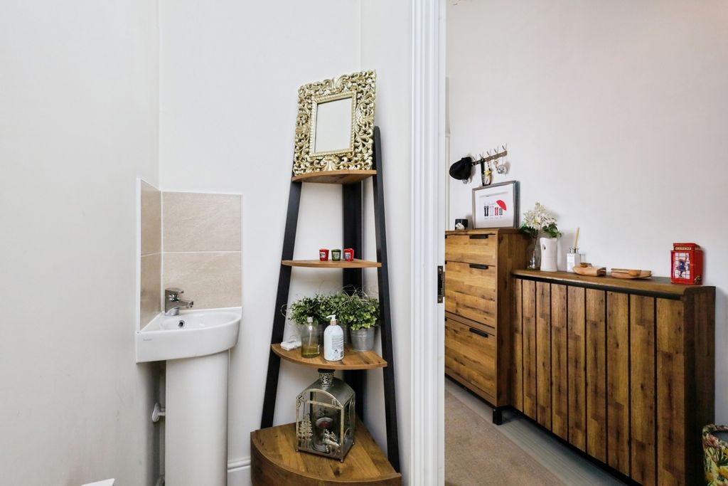 Additional image 13 of 5 bed town house for saleMillennium Way, Heathfield, East Sussex TN21