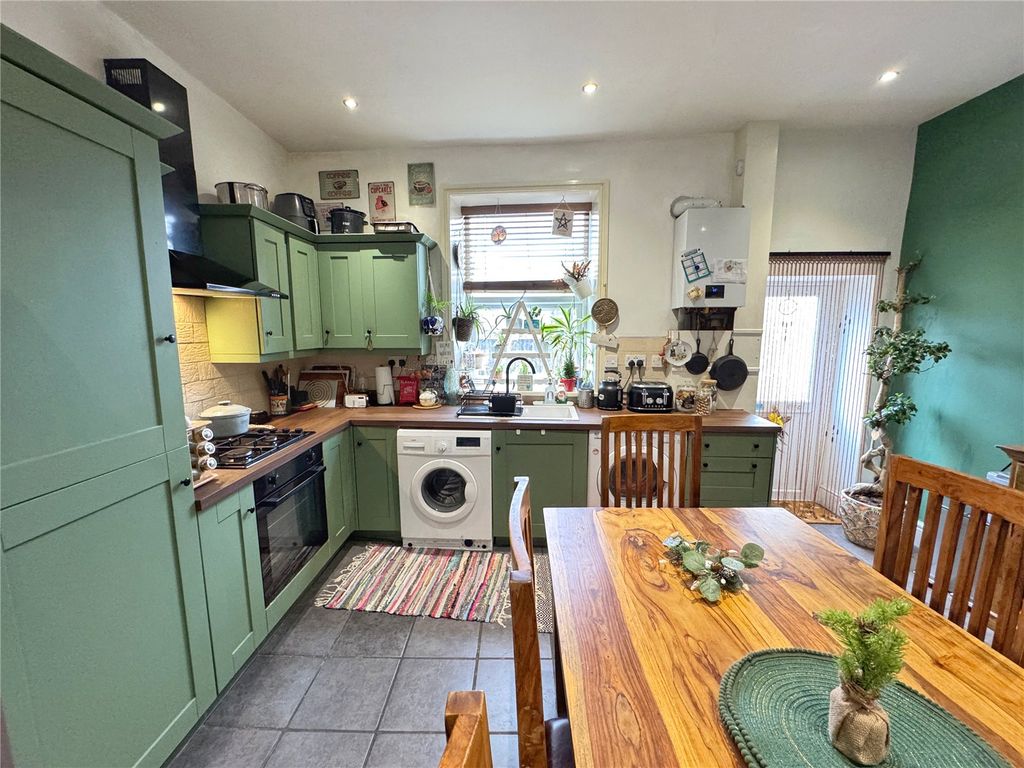 Property photo 2 of 25 Kitchen / Diner