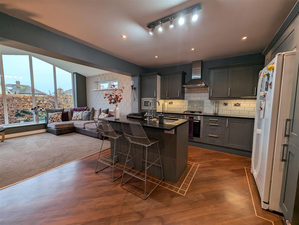 Property photo 2 of 24 Lounge