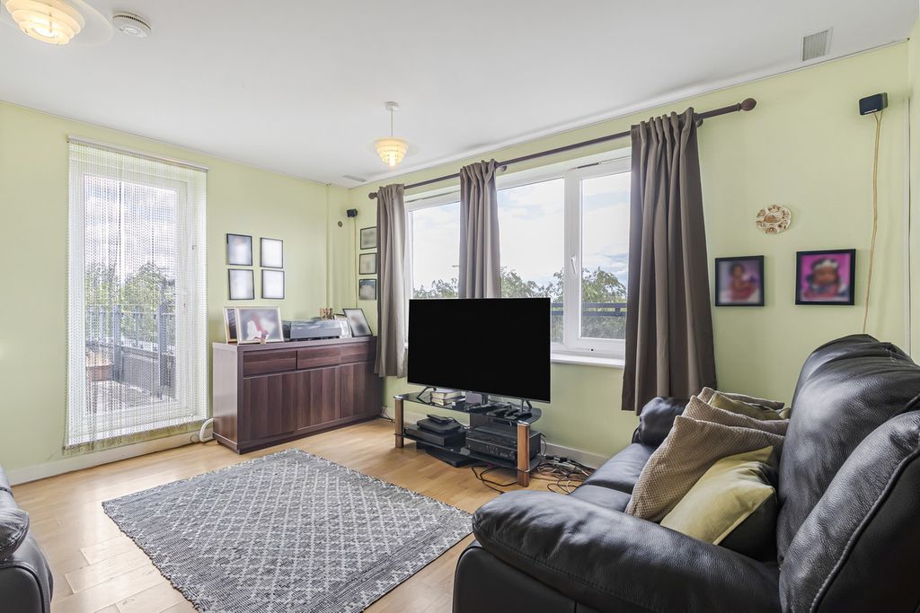 Property photo 3 of 11