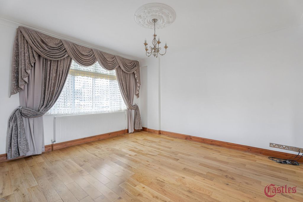 Property photo 3 of 23 Living Room