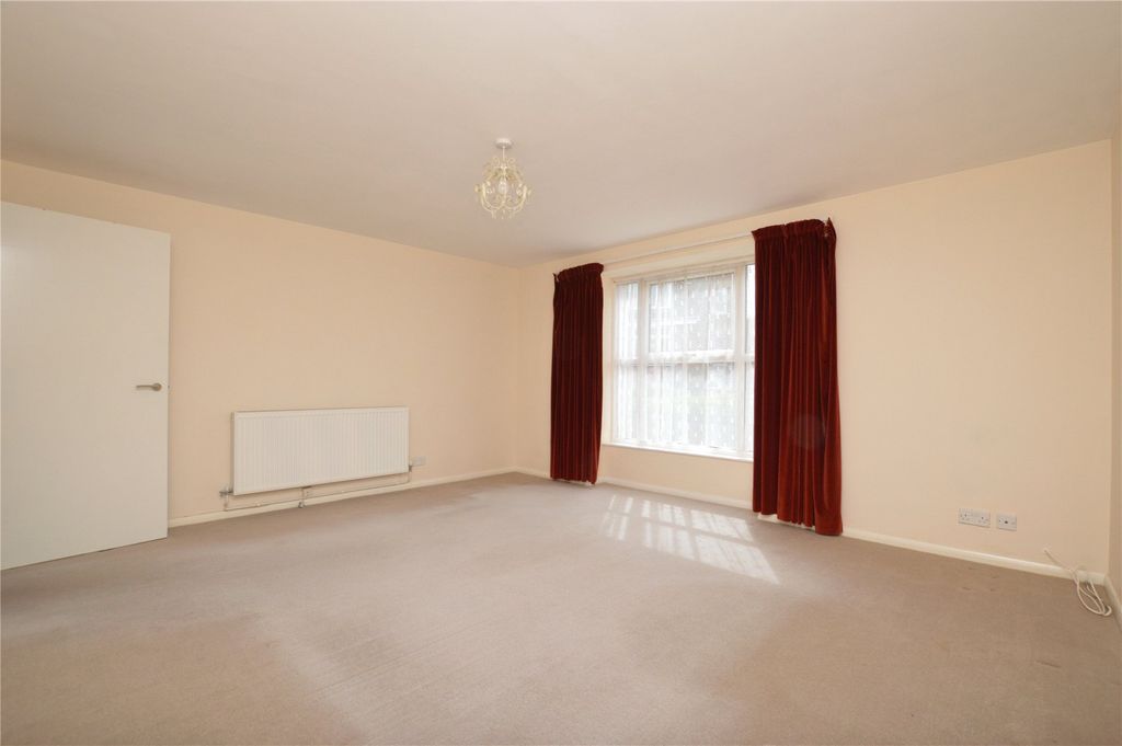Property photo 3 of 10 Living Room