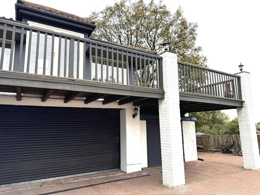 Property photo 3 of 31