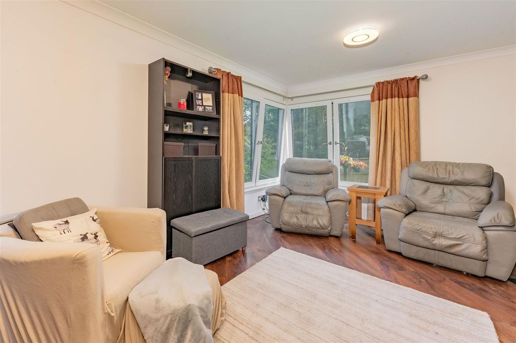 Property photo 2 of 27 1 Dudhope Gardens Dundee-8.Jpg
