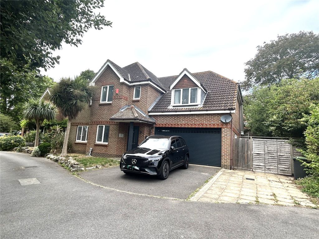 Property photo 2 of 17 Picture No. 28