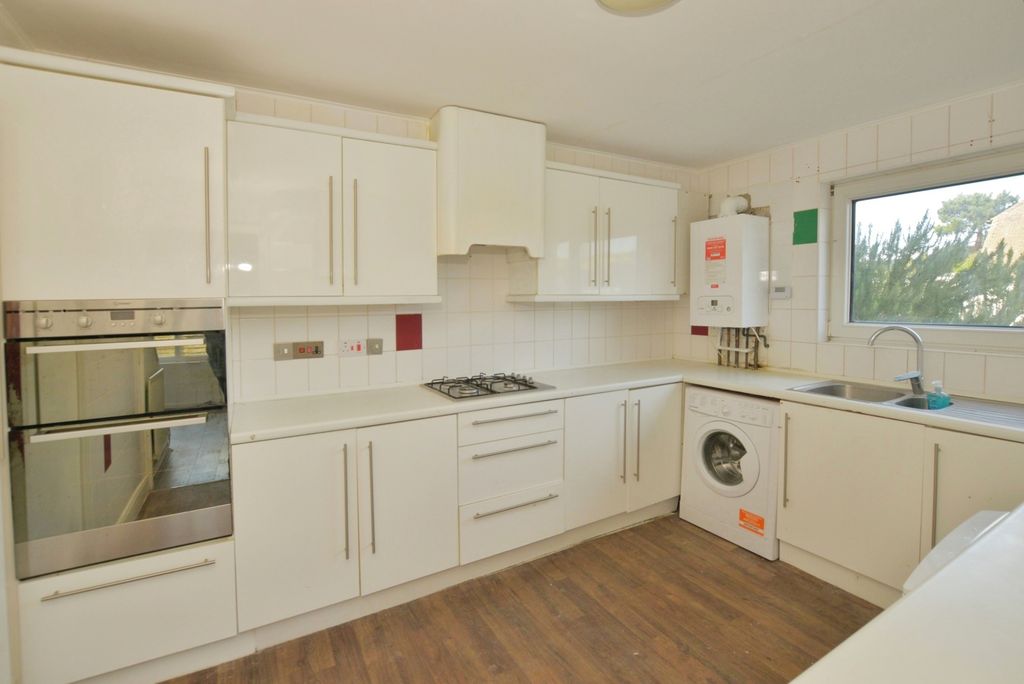 Property photo 3 of 17 Kitchen