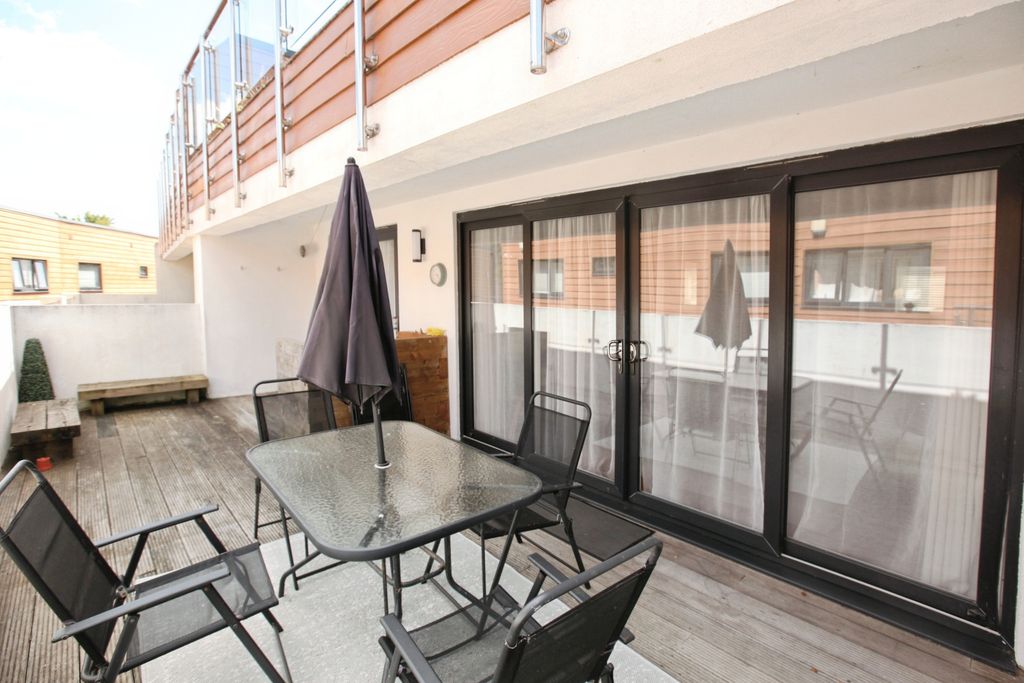 Property photo 2 of 20 18ft Sun Terrace
