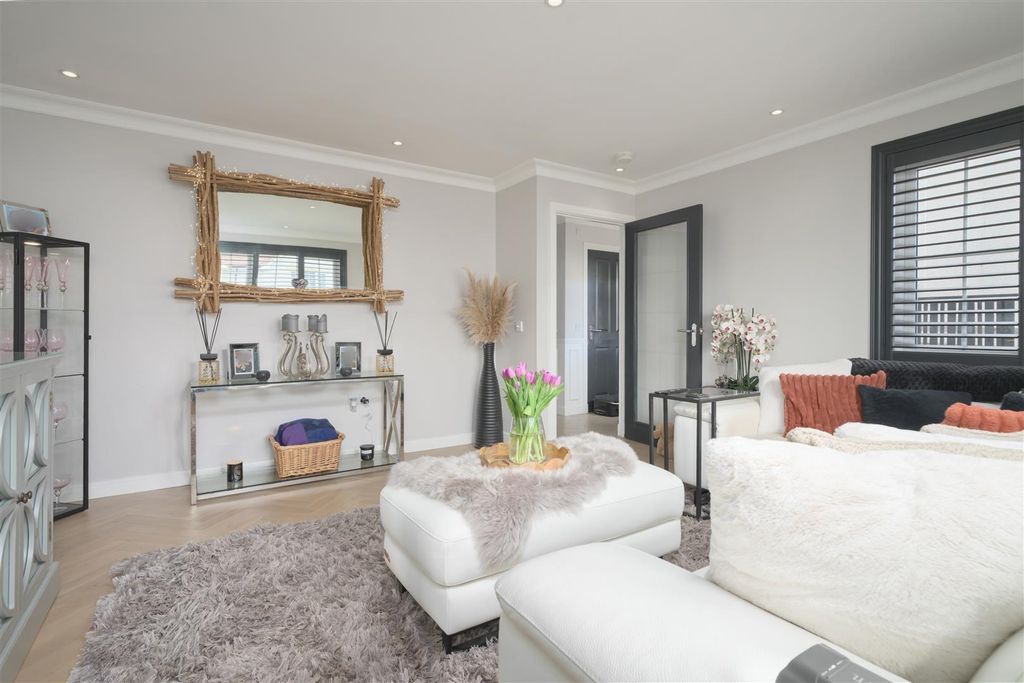 Property photo 3 of 29 S004.Jpg