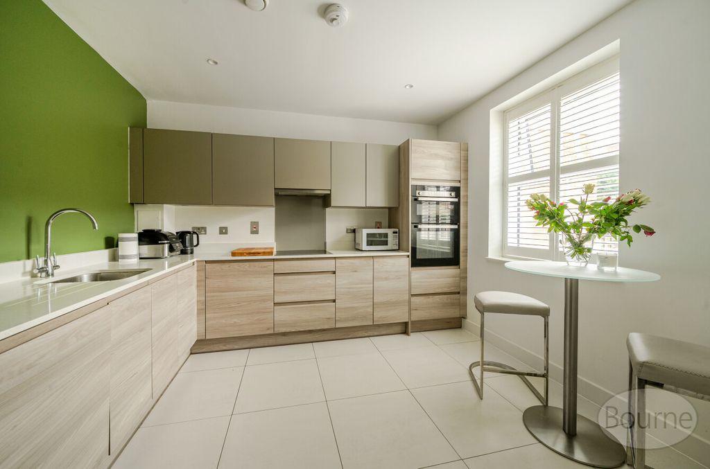 Property photo 2 of 16 969A867c-B98B-457...