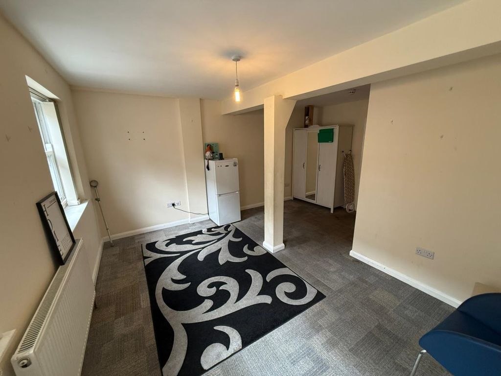 Property photo 3 of 4