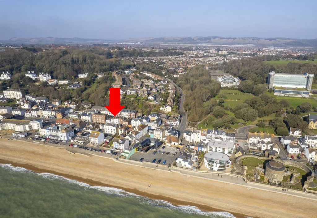 Property photo 1 of 13 Sandgate