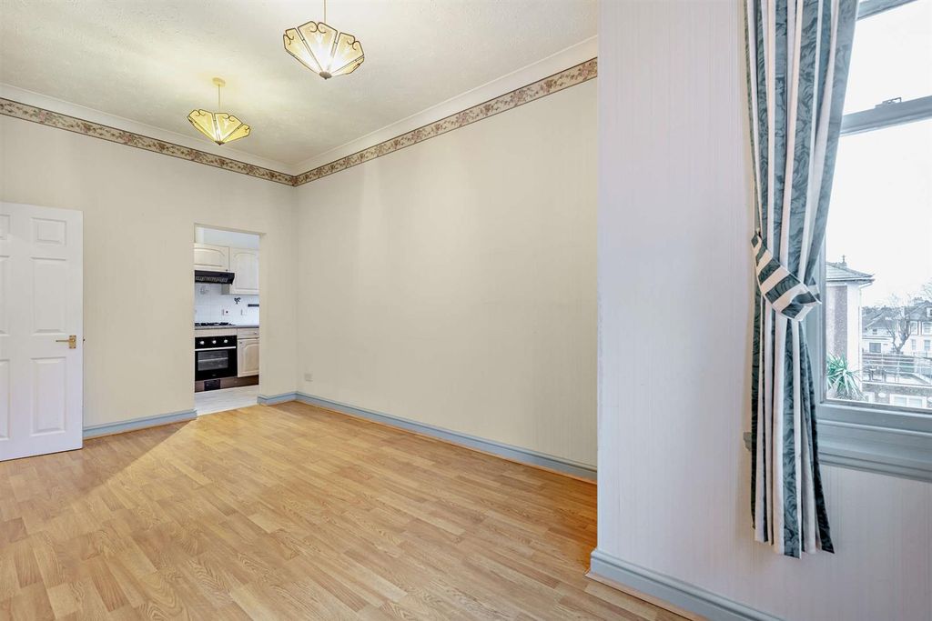 Property photo 3 of 9 8674761-Interior09-800.Jpg