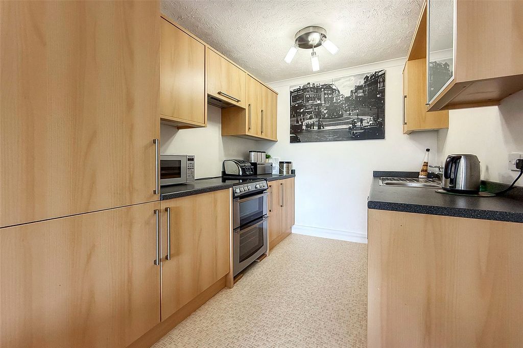 Additional image 8 of 1 bed flat for saleFitzalan Road, Littlehampton, West Sussex BN17