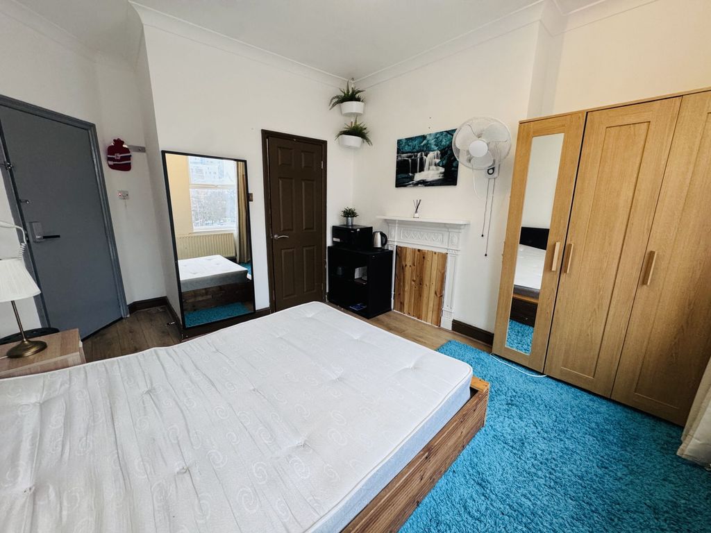 Property photo 1 of 7 Photo 7