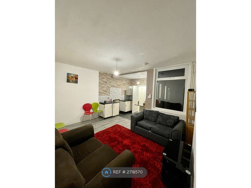 Property photo 3 of 12 Living Room