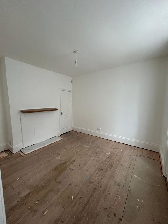 Property photo 3 of 10 Dining Room