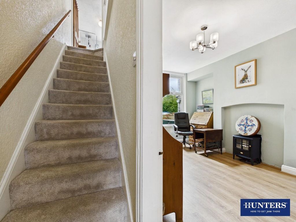 Property photo 3 of 19 Entrance Hall