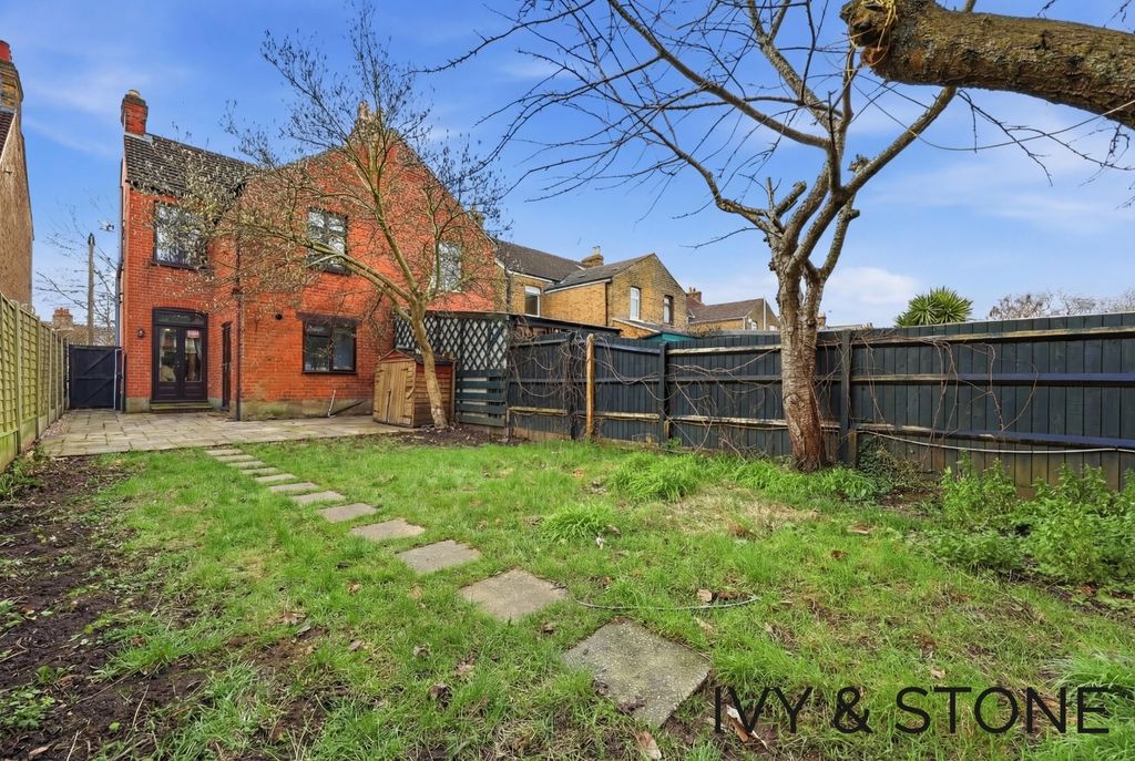 Property photo 2 of 15 4896321