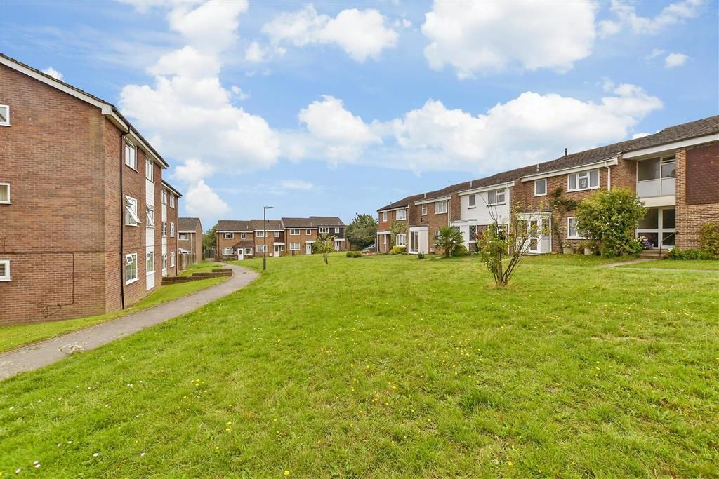 Property photo 1 of 11 Communal Gardens