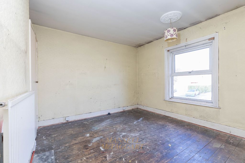 Property photo 3 of 12