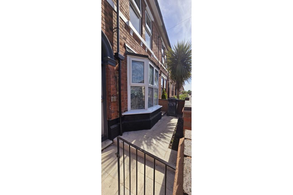 Property photo 1 of 9 Front Garden