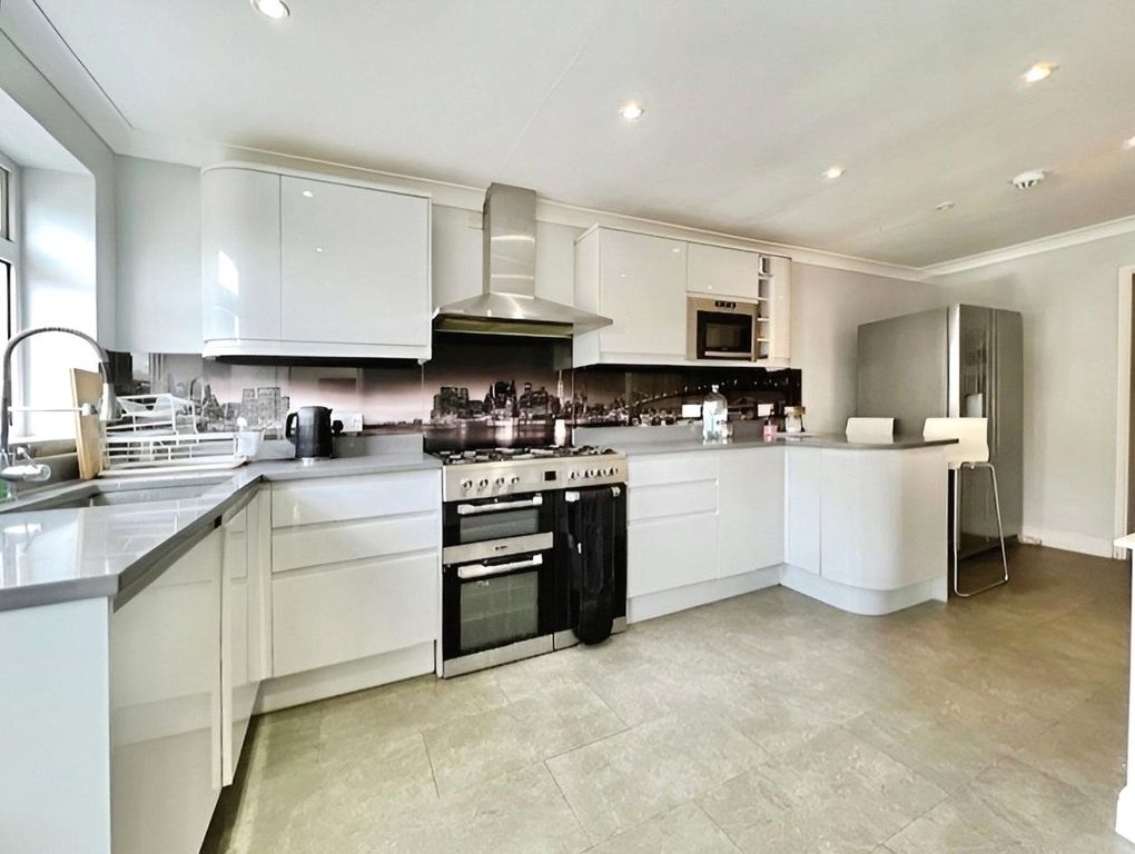 Property photo 3 of 16 #Yourmoveswanley