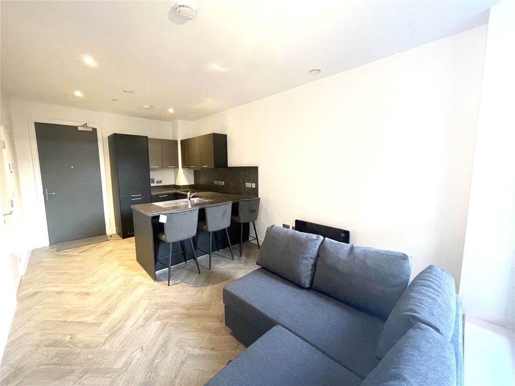Property photo 2 of 11 Lounge
