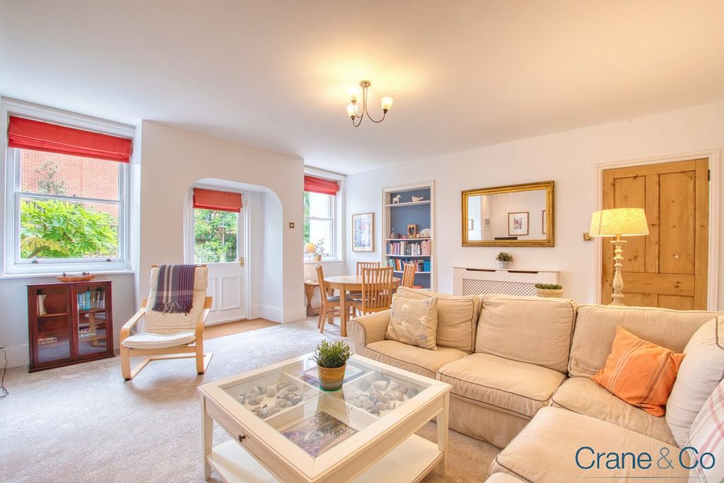 Property photo 2 of 25