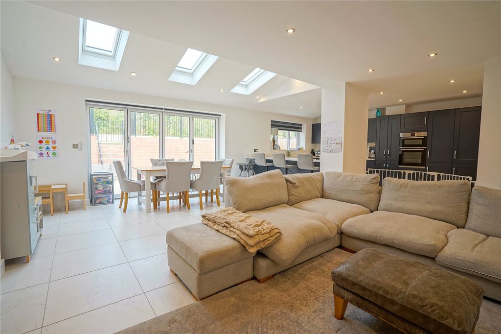 Property photo 2 of 17 Picture No. 13