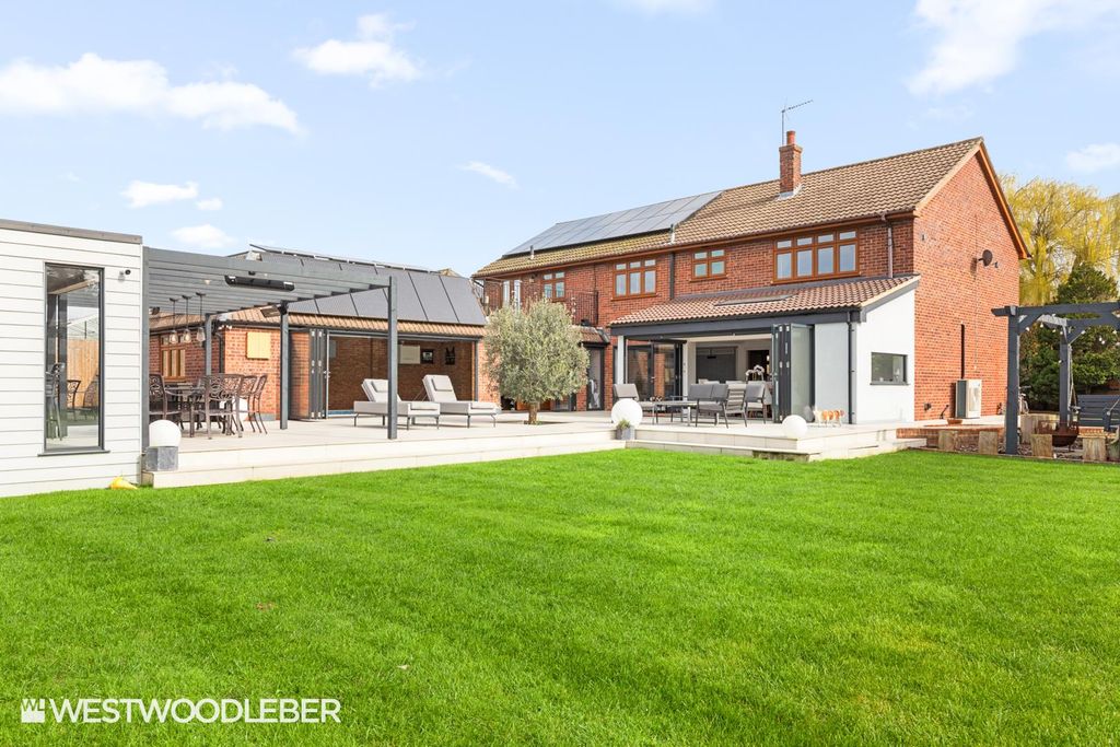 Property photo 1 of 34 Spencerhouse_62.Jpg