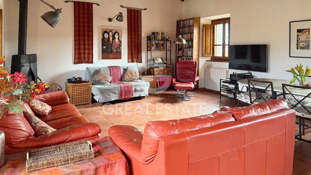 Property photo 2 of 28 Interiors
