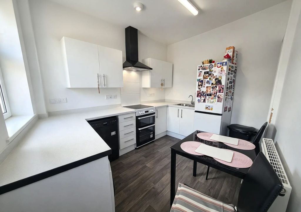 Property photo 3 of 7 Kitchen