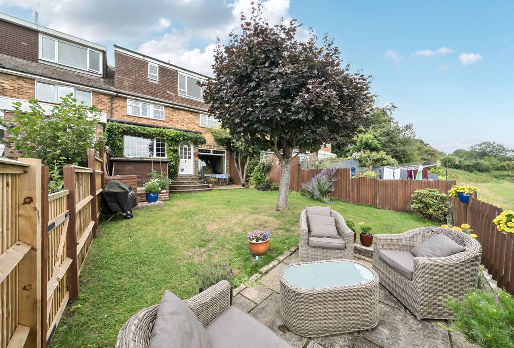 Property photo 1 of 17 1327656-34-688265...