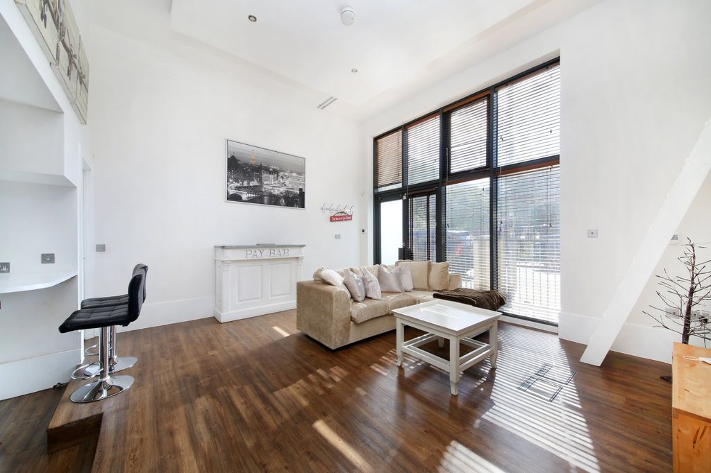 Property photo 2 of 12