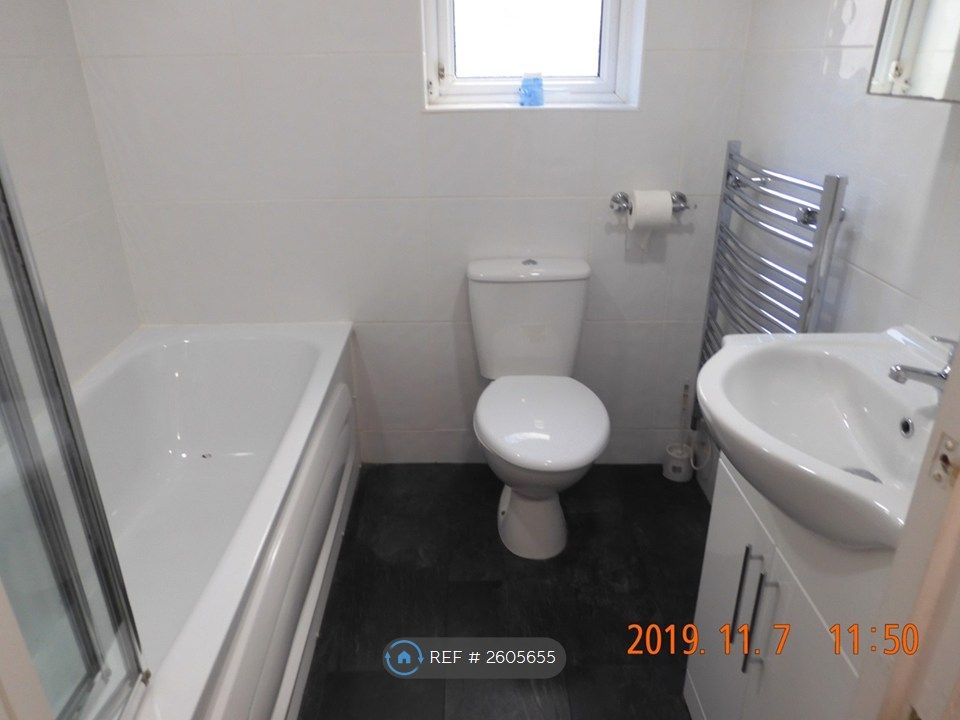 Property photo 3 of 7 Bathroom