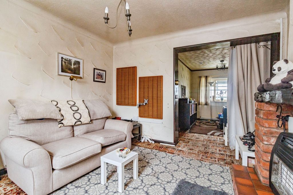 Property photo 3 of 19 120 High Street, Stoke-On-Trent St7 8Bq