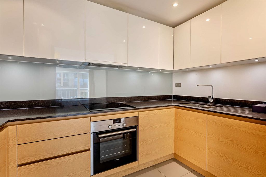 Property photo 2 of 10 Kitchen