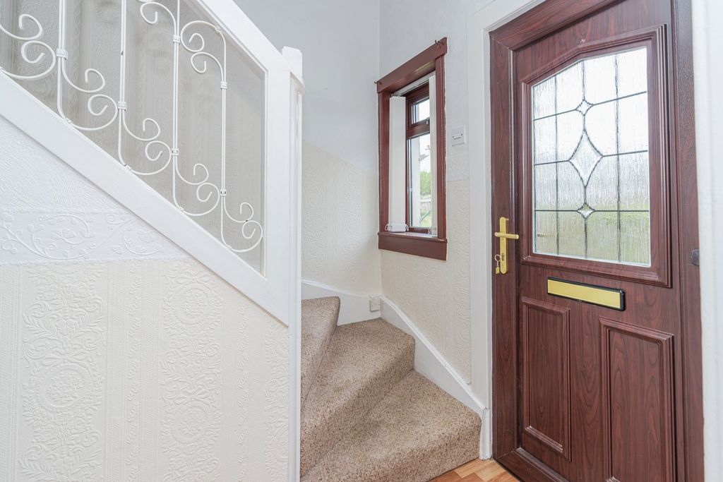 Property photo 2 of 27