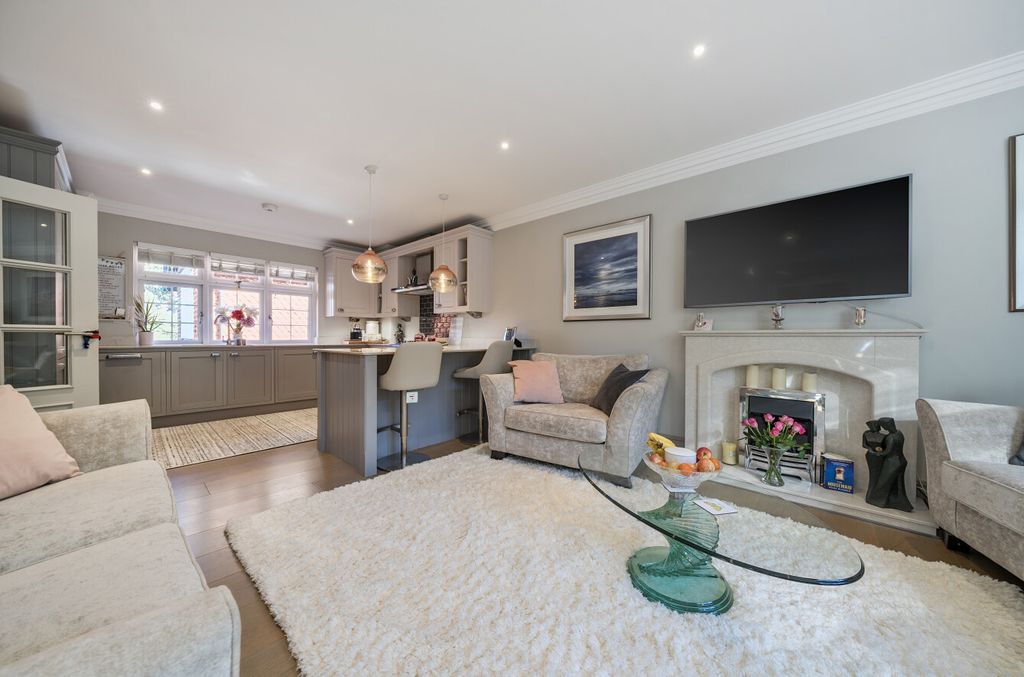 Property photo 2 of 25 1353184-23-68c92B...