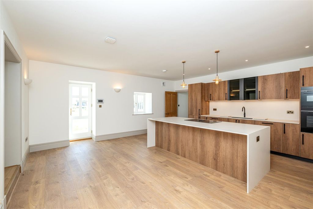 Property photo 3 of 15 Kitchen