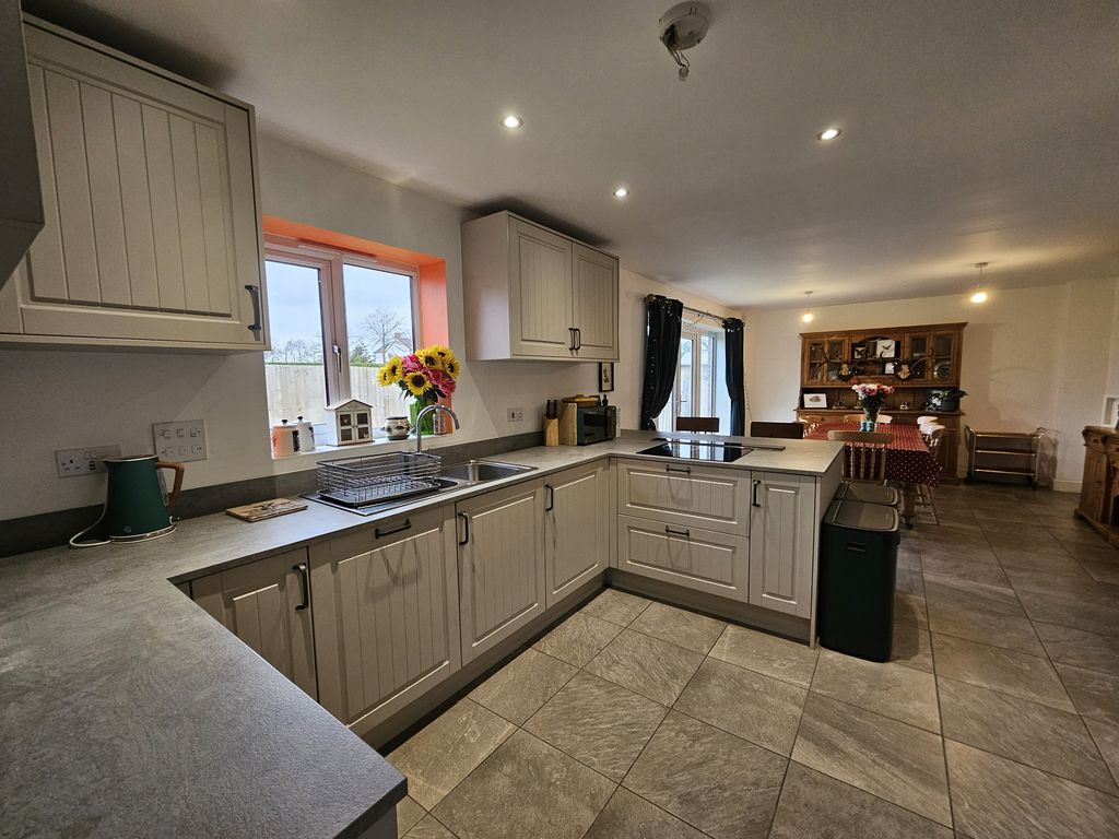 Property photo 2 of 23