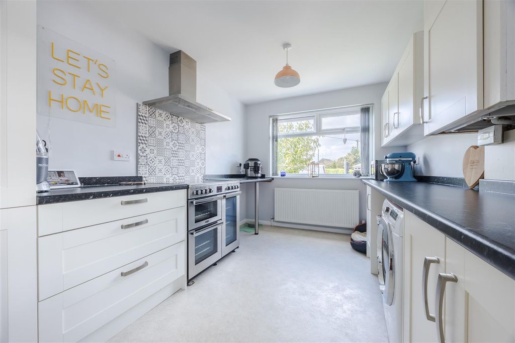 Property photo 3 of 20 Kitchen