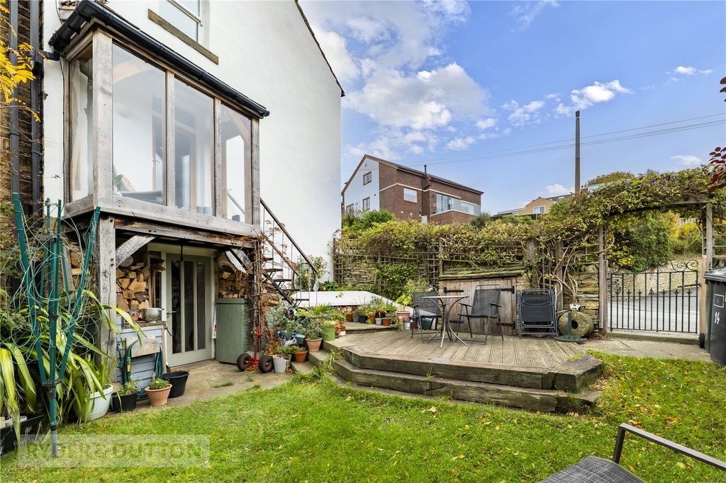 Property photo 2 of 24 Garden