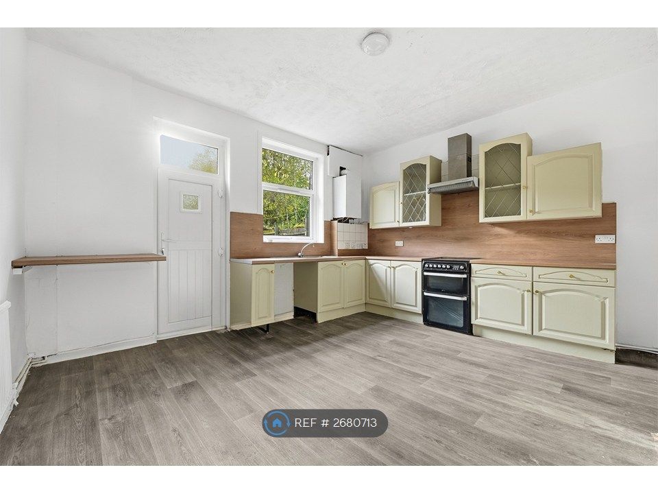 Property photo 3 of 14 Dining Kitchen