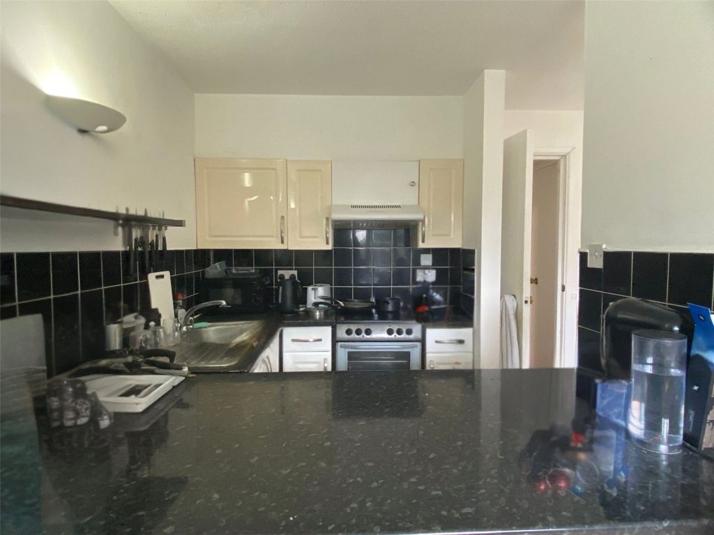 Property photo 3 of 6 Kitchen