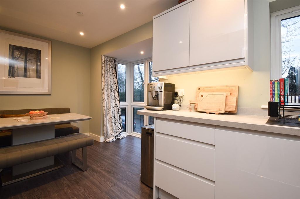 Property photo 3 of 26 Kitchen/Diner